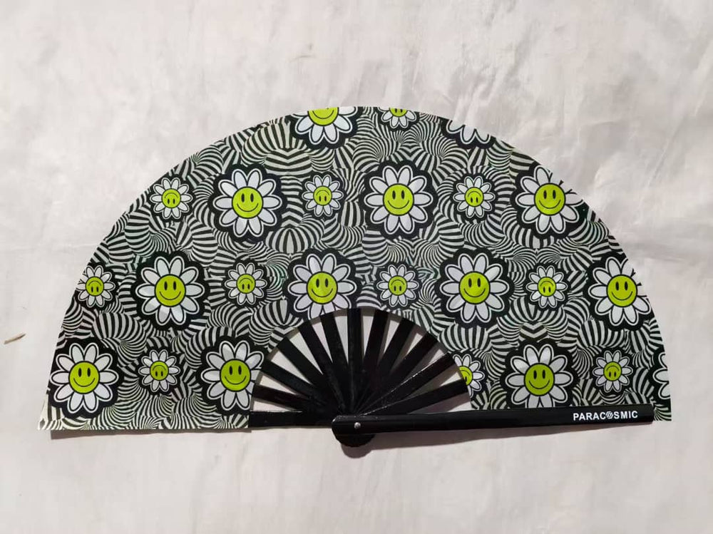 PARACOSMIC Foldable Hand Fan - Groovy Daisy